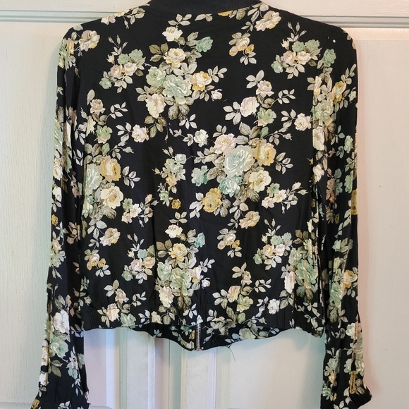 Molly Bracken Black With Floral Lightweight Zip-up Jacket - Picture 2 of 4